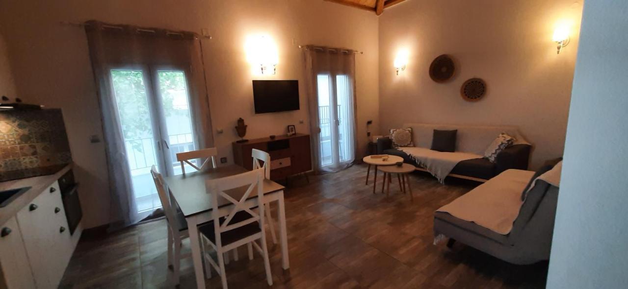 Central Apartment Патитири Экстерьер фото